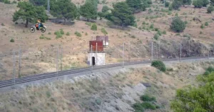 El apeadero de Aguada de La Parra se encuentra a un kilómetro escaso de la estación de Santa María de la Alameda, y actualmente se ignora el por qué de este emplazamiento.