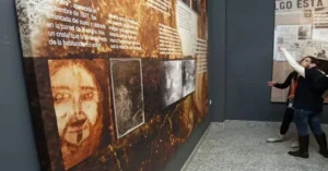 En el Centro de interpretación se expone y da información,  mediante diferentes soportes audiovisuales y gráficos, de los acontecimientos que han rodeando este fenómeno paranormal desde su aparición en los años 70 hasta la actualidad, así como una referencia a las diferentes teorías e hipótesis elaboradas sobre esta cuestión.