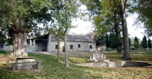 Ermita, fuente y soto de Nuestra Señora de Garón, en la localidad de Antiguedad.