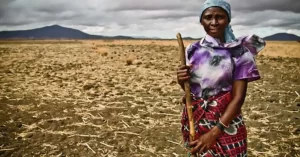 En 2012, los países del Sahel, en el norte de África, sufrieron una crisis alimentaria que afectó a unos 18 millones de personas debido a la escasez de lluvias. Este año, 2019, estamos ante una nueva crisis que está siendo dramática: la emergencia de la sequía en el Cuerno de África requiere ayuda inmediata. De lo contrario, 7,6 millones de personas pueden morir a causa del hambre extrema.