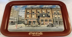 Bandeja conmemorativa de la compañía Coca-Cola, que representa la farmacía de Perbemton, en la ciudad de Atlanta, en 1885.