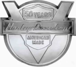 En 1953, y para conmemorar el 50 aniversario se rediseñó el logotipo para rendir homenaje al famoso motor V-Twin.