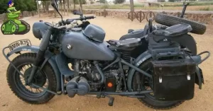 La BMW R75 producida para la Wehrmacht durante la II Guerra Mundial. La rueda del sidecar era tractora, gracias a que estaba conectada por un eje a la rueda trasera, lo que la convertía a efectos prácticos en un triciclo.