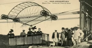 El día 30 de septiembre de 1907 se inaugura en el monte Ulía en San Sebastián el primer tranvía aéreo apto para el transporte público de personas.