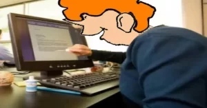 Se sabe que LuisSkier ha usado el ordenador para escribir un texto ya que se encuentran manchas de 'tippex' por toda la pantalla.