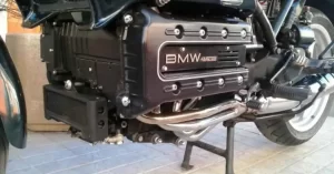 El corazón de la BMW K100. El motor de 4 cilindros e inyección Bosch.