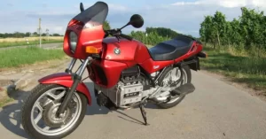 La BMW K75 C de 1986, con motor de tres en vez los cuatro cilindros de la K100.