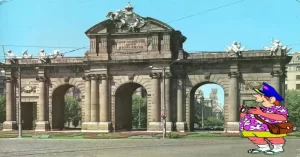 La fotografía, tomada en 1965, muestra La Puerta de Alcalá. Podeis creer que actualmente está EXACTAMENTE IGUAL. ¡Increible! (bueno, ahora no está la catenaria del trolebús, claro).