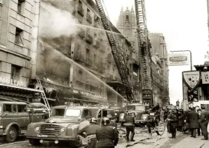 Incendio de los almacenes Saldos Arias, situados en el número 29 de la calle Montera y que tuvo lugar en la tarde del día 4 de septiembre de 1987.