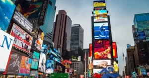 La famosa plaza de Times Square, en la ciudad de Nueva York, que siempre ha estado repleta de luminosos desde la aparición de estos.