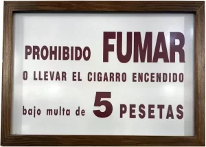 Estaba en todos los autobuses y vagones del metro. ¿Se prohibe fumar ...? ¡Increible! ¡Pero dónde se ha visto eso!