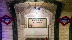 El cartel dice: 'Prohibido el PASO', luego habrá que transitar al 'TROTE o al 'GALOPE'