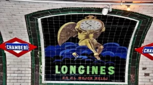 Un anuncio que típicamente poblaba las estaciones del metro era el de el reloj Longines.