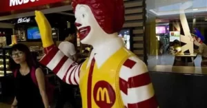 Para tratar de romper mi monótona vida en Nankín, otras veces también dónde el Payaso Ronald McDonald