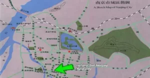 En el plano de la ciudad de Nankín la flecha indica dónde me alojaba. Los nombres de las calles ¿están claros? ¿NO?