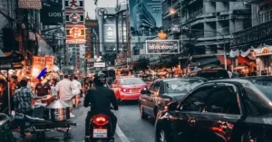 El tráfico de la ciudad de Nankín era increiblemente caótico. Coches, bicicletas y peatones, todos juntos y revueltos. Como decian Los Beatles: 'All together now' (Ahora todos juntos)