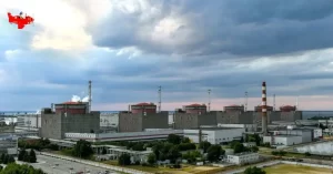 La central nuclear ucraniana de Zaporiyia, ocupada por Rusia y desconectada varias veces de la red eléctrica ucraniana.