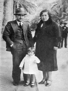 Paquito el Chocolatero con su mujer y su hija