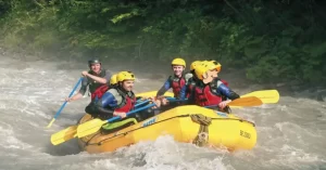 La perseverancia y la confianza en tu capacidad para evitar las rocas y otros obstáculos son importantes. Puedes ganar valor y perspicacia al navegar con éxito en las aguas embravecidas. Las personas en quienes confías y que te acompañan en el viaje, pueden especialmente ayudarte a enfrentarte a los rápidos, las corrientes y otras dificultades del río.