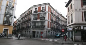 Calle Barquillo con calle Belén