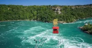 El trayecto de 'The Spanish Aerocar' discurre sobre 'The Niagara Whirlpool' cruzando la línea fronteriza cuatro veces.